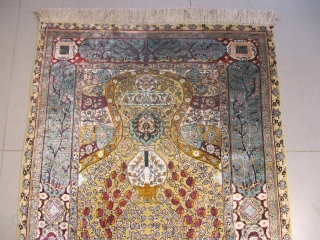 o) Heeke Silk anatolian rug, 20th century, perfect condition
size: 160 X 110  /  5' X 3'               