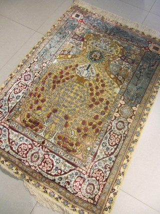 o) Heeke Silk anatolian rug, 20th century, perfect condition
size: 160 X 110  /  5' X 3'               
