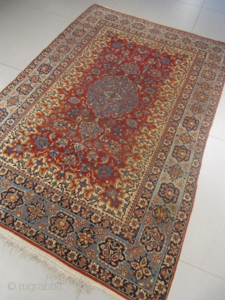 q) Isphahan Persian rug, 20th century, perfect condition
size: 215 X 140  /  7' X 4'                
