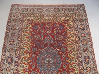q) Isphahan Persian rug, 20th century, perfect condition
size: 215 X 140  /  7' X 4'                