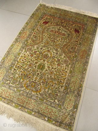 af) Hereke silk prayer antique rug, 19th century, perfect condition
size: 160 X 105  /  5' X 3'              
