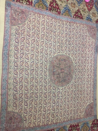 Extremely fine rare antique Kashmir moon shawl in very good condition it has snakes all over the centre which makes it unusual   Nice colours no condition issue 
Size 170 cm  ...