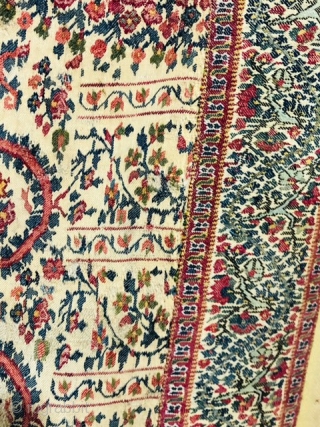 Extremely fine rare antique Kashmir moon shawl in very good condition it has snakes all over the centre which makes it unusual   Nice colours no condition issue 
Size 170 cm  ...