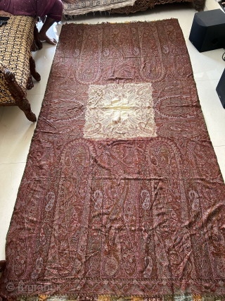 Offering beautiful antique French paisley shawl for sale 
In perfect condition it has human figure along with animal figures at both side of the fringes 
Figures are horse. elephants ,swan. camel   ...