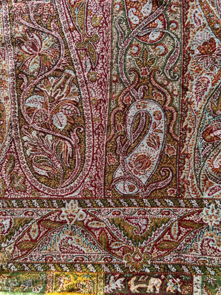 Offering beautiful antique French paisley shawl for sale 
In perfect condition it has human figure along with animal figures at both side of the fringes 
Figures are horse. elephants ,swan. camel   ...