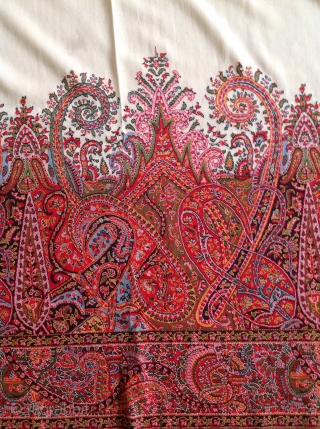 Very beautiful antique French Paisley shawl in mint condition except 2 small stain on centre. Haven't seen any moth holes or fading. The coloures are just like a factory made. Very fresh  ...