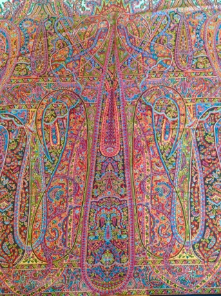 Very beautiful antique French Paisley shawl in mint condition except 2 small stain on centre. Haven't seen any moth holes or fading. The coloures are just like a factory made. Very fresh  ...