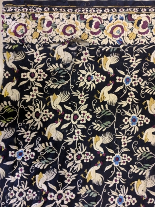 RARE ANTIQUE GARA SAREE FROM INDIA dating 1850. ITS IN VERY GOOD CONDTION AND RARE PATTERN WITH ALL OVER birds. It measure 107 inches by 45.5 inches.very good colours.
    