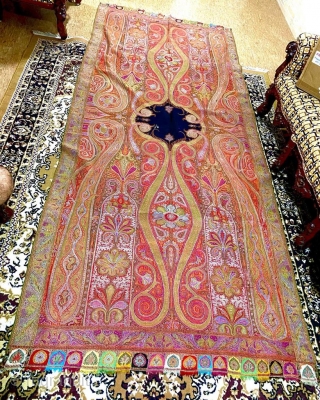 Another beautiful antique Kashmir shawl dated 1800-1850 in excellent condition. Colours are also good  pictures taken at night so somewhere black shades can be seen. I ship it worldwide also i  ...