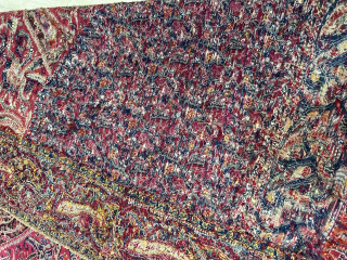 Very beautiful antique Kashmir moon shawl dated 1800-1850 in perfect condition 
Fine colours no holes dimensions are 170 cm by 170 cm           