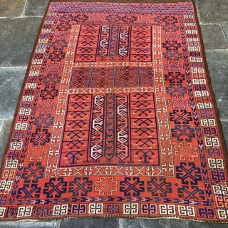 Mid 19th C Antique Ersari Turkmen Ensi Rare 4'4"x6'7" Collectors Piece

As my Akstafa this exceptional Ensi Ersari was part of a private Collection in DC area

Knots assymetric open to the left
Warps :  ...