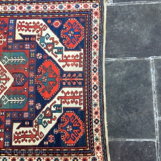 Antique Caucasian Karabagh KASIM USHAG USHAK USHAQ Rug 4'6" x 7'2" Collectible

very good condition,low pile around, flat pile middle, with a small repair ( not noticeable)
Please see pictures     