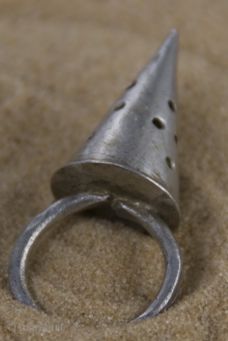 Old Berber pure silver, hand made,  conic ring from Morocco, Anti-Atlas region.

size: ring diameter: 2,0 cm 

conic height: 3,0 cm

weight gr. 50          