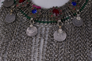 Original traditional Pashtun bronze and silvered metal necklace with 1980 coins. From Afghanistan.


lenght: 37 cm
height: 18 cm - 

 - Shipping by recorded mail is including Paypal and Moneybookers accepted as payment  ...