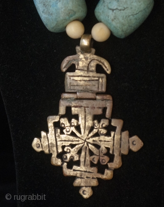 Old bronze Lalibela Coptic Cross from Ethiopia pendant insered on big old amazonite beads from Sahara, contemporary ivory and blue dutch. 

Cross Size: 9 cm x  6 CM

diameter of beads: 3  ...