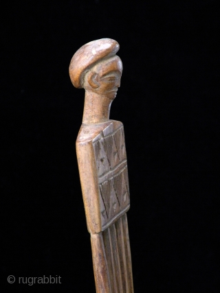 CHOKWE COMB

 
Old fine carved wooden figural Chokwe comb from Congo

    Bibl.ref.:   Vision of Africa. Chokwe - Boris Watsiau

size:  17,50  cm x 5  C5 
