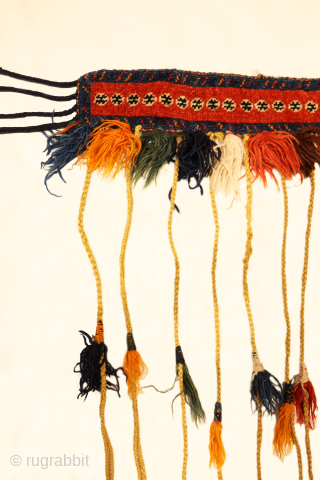 This antique Qashqai horse or camel band has been woven with finelly spun wool. Soft and shinny wool and natural colours. The tassels are a latter adding.

It is not easy to distinguish  ...