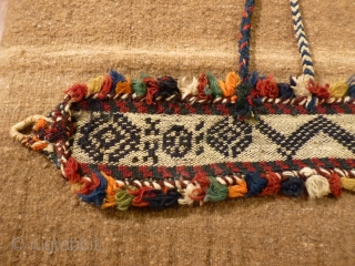 Qashqai nomads, horse chest decoration band, 95x9cms aprox. (95x65cms aprox. including tassles), fine tightly spun wool, excellent original condition from first half 20th c.         