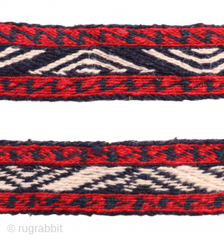 This  Qashqai horse or camel band has been woven with finelly spun wool and cotton. The buckle or pulley is original. 
Malbands are long narrow bands used to fasten loads onto  ...