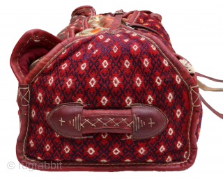 This bedding suitcase or mafrash from the Luri or Qashqai tribe is slightly smaller than usual for mafrashes. All dyes are natural. The interior of the bag has a cotton cloth throught.  ...