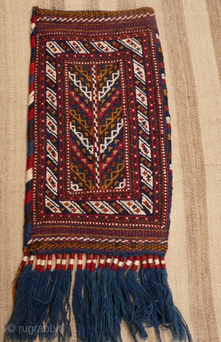 Afshar spindle bag, in perfect condition, as the day it came out of the loom, including the long tassels. Very graphic backside. Wool with white cotton highlights , thick and sturdy. 56x33  ...