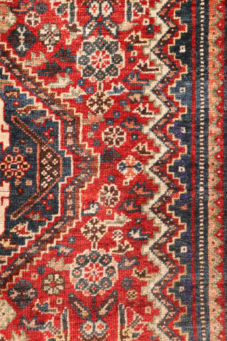 This antique Qashqai rug from Iran truly ticks all the boxes: it is in mint condition, with a full pile, exceptionally soft wool, and a highly intricate design. This level of detail ...