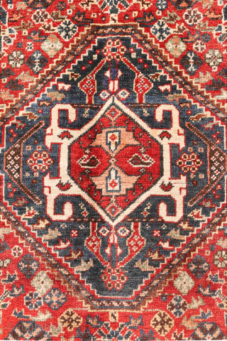 This antique Qashqai rug from Iran truly ticks all the boxes: it is in mint condition, with a full pile, exceptionally soft wool, and a highly intricate design. This level of detail ...