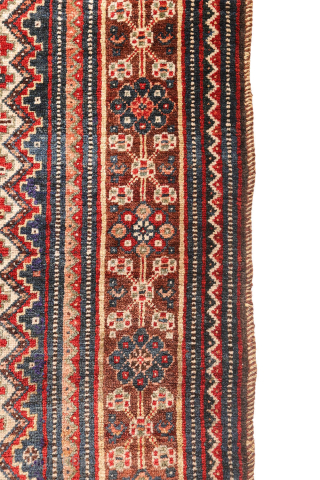 This antique Qashqai rug from Iran truly ticks all the boxes: it is in mint condition, with a full pile, exceptionally soft wool, and a highly intricate design. This level of detail ...