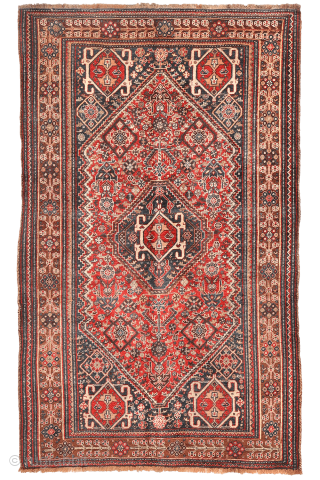 This antique Qashqai rug from Iran truly ticks all the boxes: it is in mint condition, with a full pile, exceptionally soft wool, and a highly intricate design. This level of detail ...