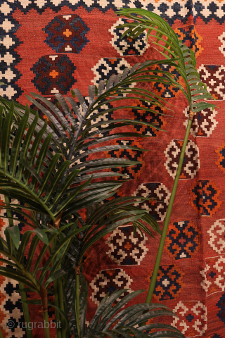 An antique Qashqai kilim woven with natural dyes. The wool is very finely spun. The pattern is arranged diagonally on a terracotta background with a beautiful abrash (colour changes). In mint condition.  ...