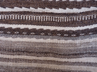 Beautiful Kamo area sofreh, woven with undyed goat´s wool and dyed sheep´s wool. A very artistic sofreh. 93x80 cms (k1212-611)             