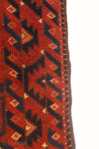 A small antique Ersari rug with a big personality! Despite the relatively small size of the rug, the weaver has designed three huge güls that fill the whole central space of the  ...