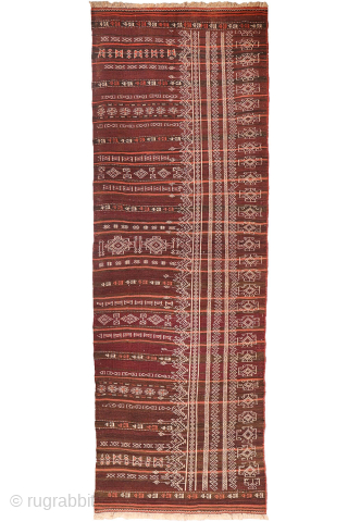 An earthy-toned (slightly aubergine hues) Serkhat Baluch Shaffi kilim with an exceptionally intricate pattern and refined drawing. The complexity of the design is achieved through the weaving of delicate linear motifs — ...