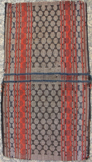 Qashqa'i Darreshuri saddle-bag, 108x58cms, tightly spun wool and technical mastery in the weaving makes for a hard-wearing utilitarian (and beautiful!) piece.            