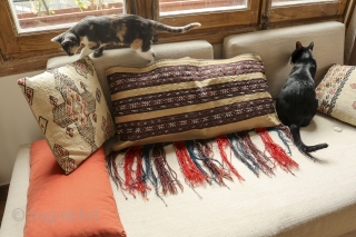 A torba or bag woven by women from the Yomut tribe of Turkmenistan used to store household items and hung on the wall of the yurt. Extremelly fine, in overall good condition  ...