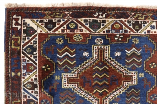 Woven by a woman from the Laberduni Arab tribe of southern Iran. All the dyes are natural, with a spectacular blue and ochre colour. The wool is soft and shiny. In mint  ...