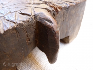 Another antique Newari shaman´s seat, Nepal. It represents a smiley Ram (baaaaa!!) with big horns and tail. On his back there is a figure of a fish, a palm tree and other  ...