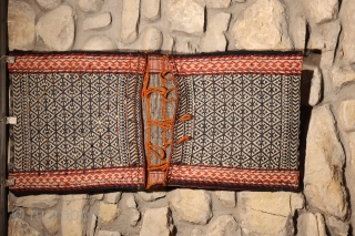 A very finelly woven saddlebag with natural dyes. You can buy this saddlebag directly from our web: https://nomada.biz/en/producto/antique-qashqai-saddlebag-from-iran-105x52-cms/               