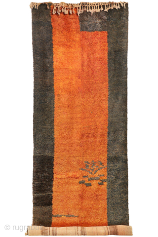 An exceptional Antique Uzbek Julkhyr Rug with Inscription.
This extraordinary antique Uzbek Julkhyr rug stands out immediately due to a rare inscription woven directly into its design. Please also note the asymetry in ...