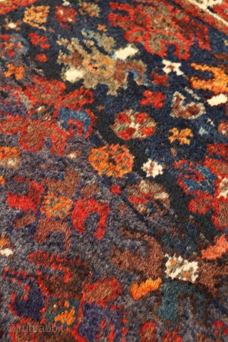 Looking for a present that won´t damage your economy? Look no further! Woven by Arabic tribes of Southern Iran with supersoft wool, all natural dyes and a nice design, this rug is  ...