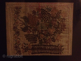 Antique textiel finely woven whit gold
54cmx43cm                           