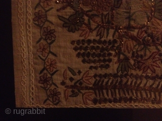 Antique textiel finely woven whit gold
54cmx43cm                           
