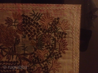 Antique textiel finely woven whit gold
54cmx43cm                           