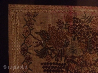 Antique textiel finely woven whit gold
54cmx43cm                           