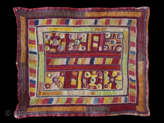 Small collection of Indian embroideries. Early 20th. century. Silk and cotton. Bajara people. Karnataka region. Size from cm. 12 x 10 (4.8" x 4") to cm. 30 x 25 (12" x 10").
Very  ...