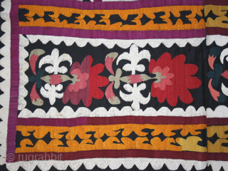 Suzani cod. 0249.Early/first half 20th. century. Cm. 131 x 210 (51 x 83 inches). Very good condition.                
