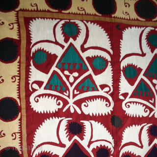 Suzani cod. 0053, Cotton embroidery on cotton. 1st. half 20th. century. Very good condition. Dimension cm. 260 x 280 (102" x 110"). More infos please ask info@lucasguaitzer.it.