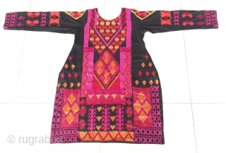 Swat Valley woman dress , very fine hand embroidery 
In excellent condition                     