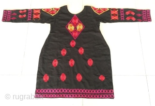 Swat Valley woman dress , very fine hand embroidery 
In excellent condition                     