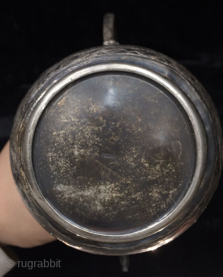 Antique arabic style coffe/tea pot from Saudi Arabia.
High quality silver ( 90% )  , there is a hallmark at the bottom of the pot and on the tea pot head cover  ...